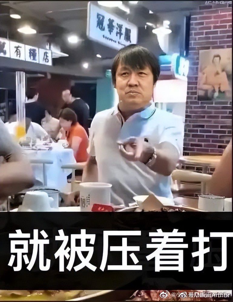 ……杨若晴快要推开屋门，手指突然顿了下。